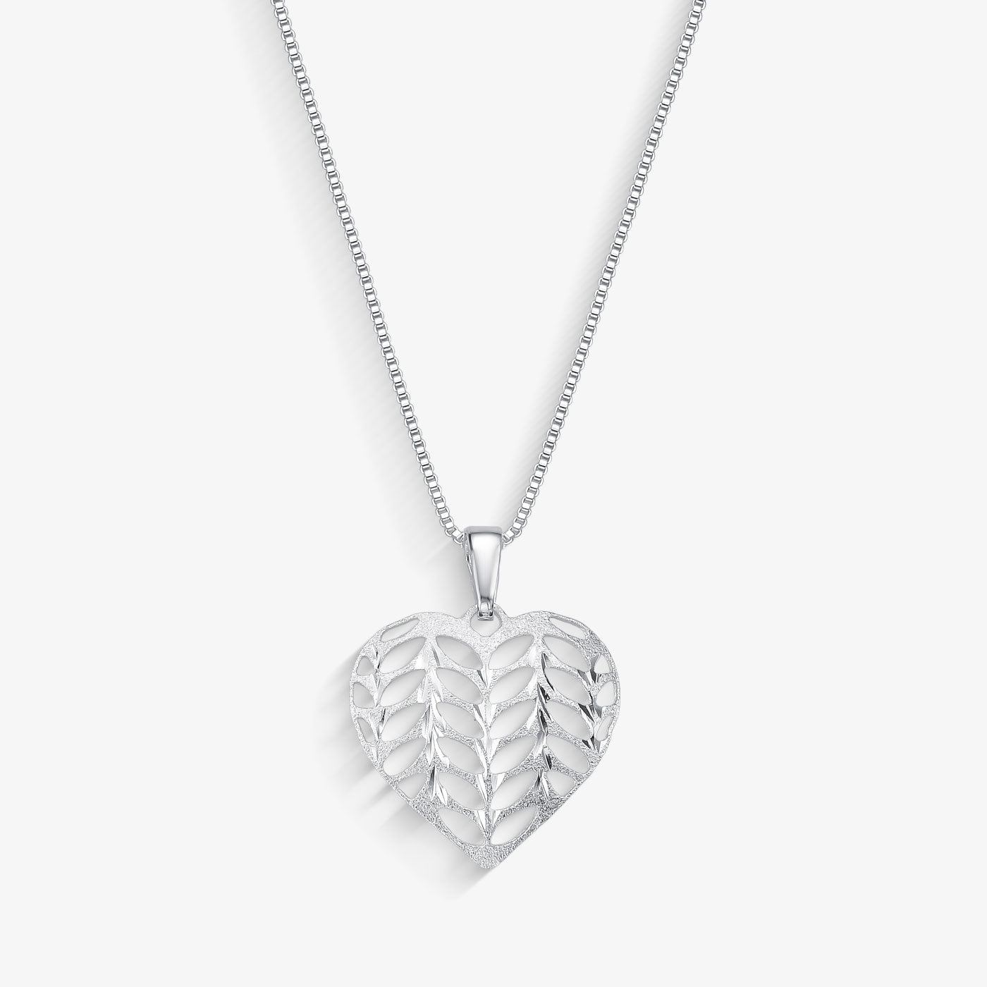 Colar Coração Folhas Vazadas Folheado a Prata