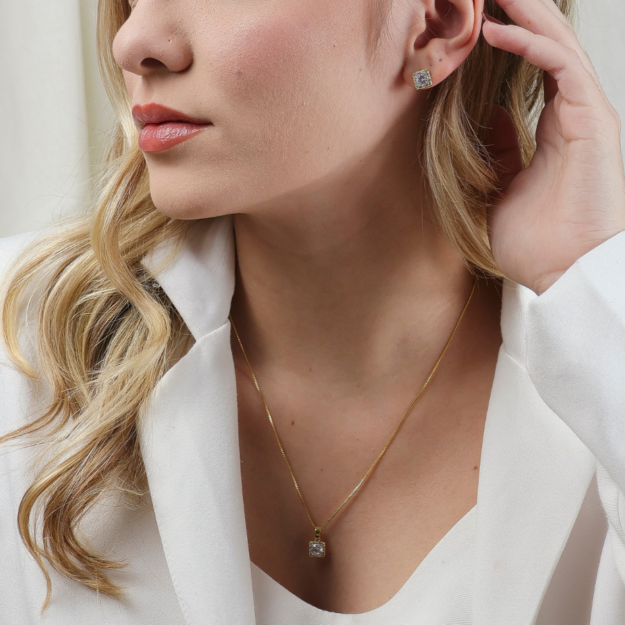 Conjunto Quadrado Cravejado com Zircônia ao meio Folheado a Ouro 18k