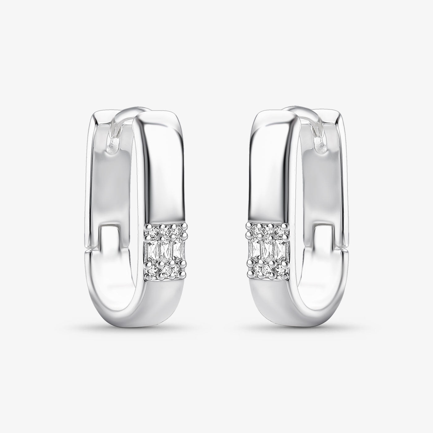 Brinco Oval Borda Cravejada Folheado a Prata