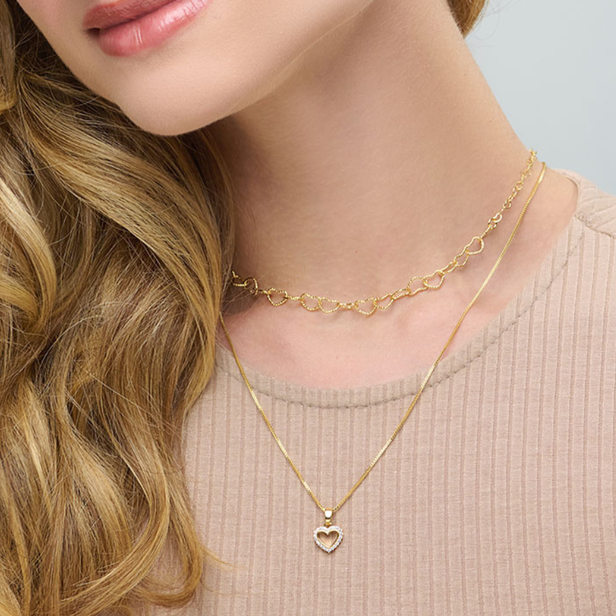 Colar Mini Coração Vazado Cravejado Folheado a Ouro 18k