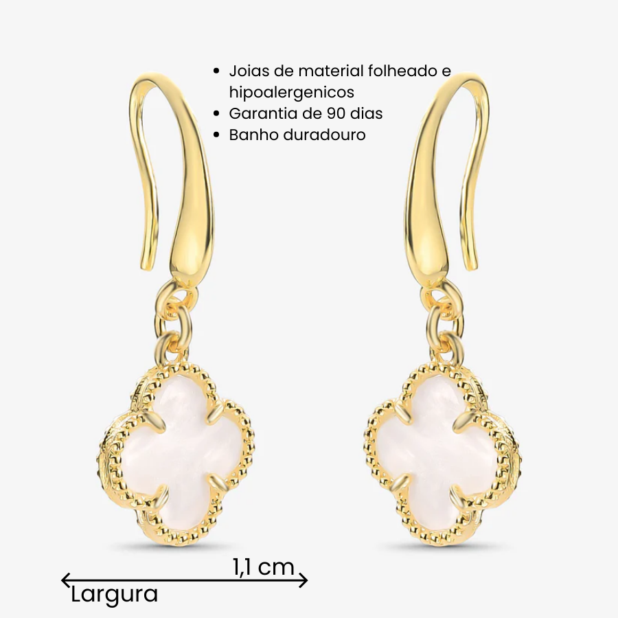 Brinco Trevo Branco Gancho Folheado a Ouro 18K