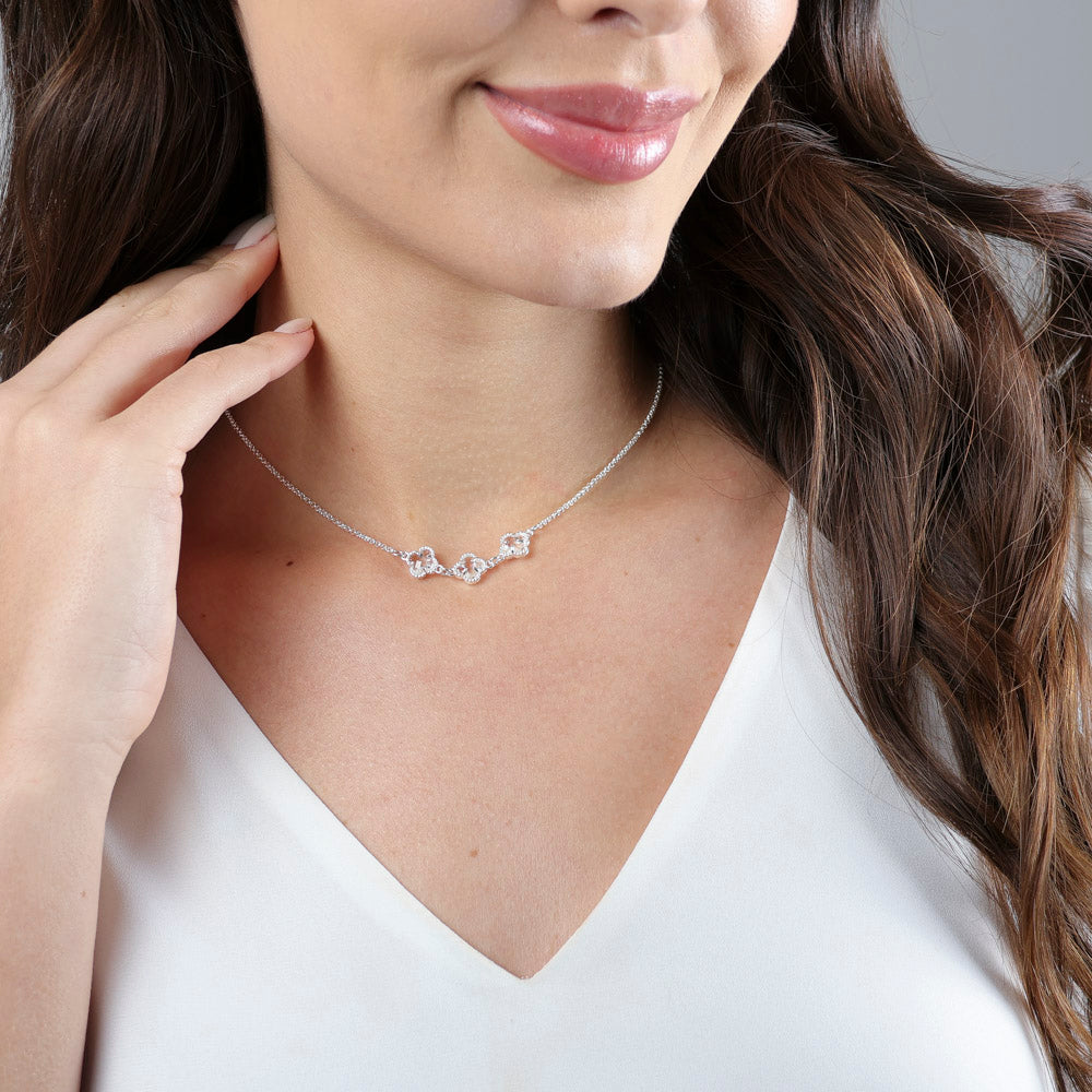 Choker Três Trevos Cristal Elo Português Folheado a Prata