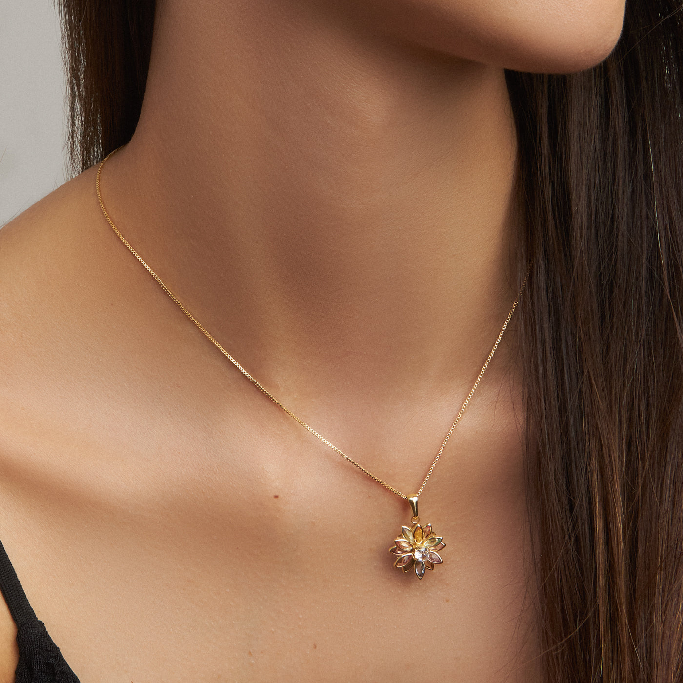 Colar Flor de Cristal Colorida Folheado a Ouro 18k