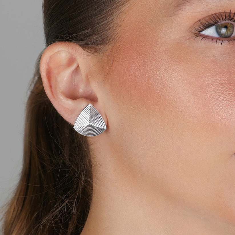 Brinco Pirâmide Texturizada Folheado a Prata