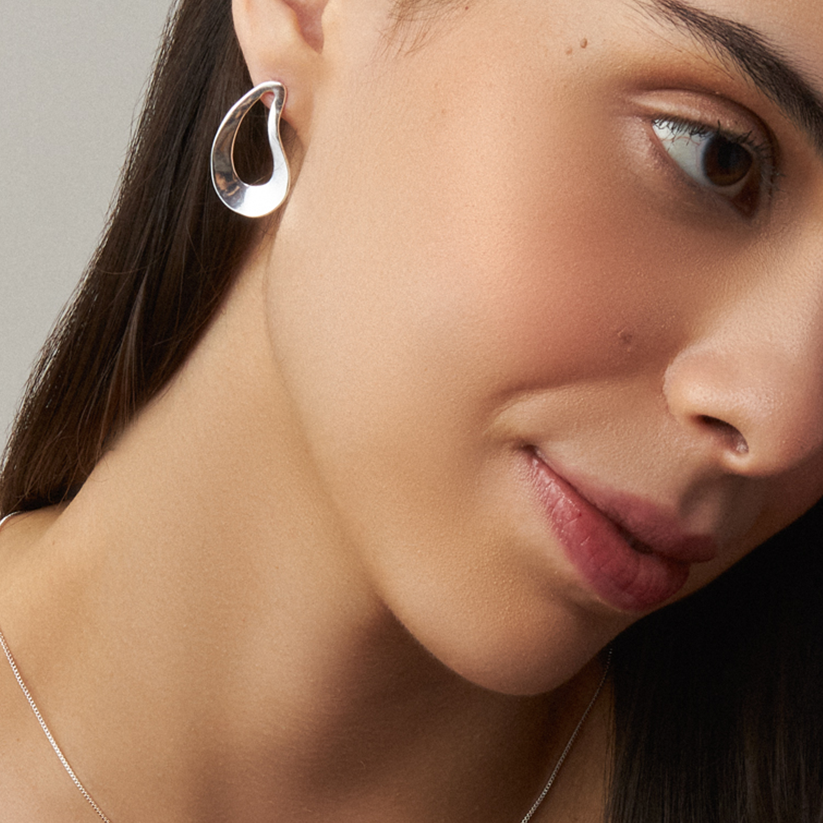 Brinco Gota Vazada Folheado a Prata