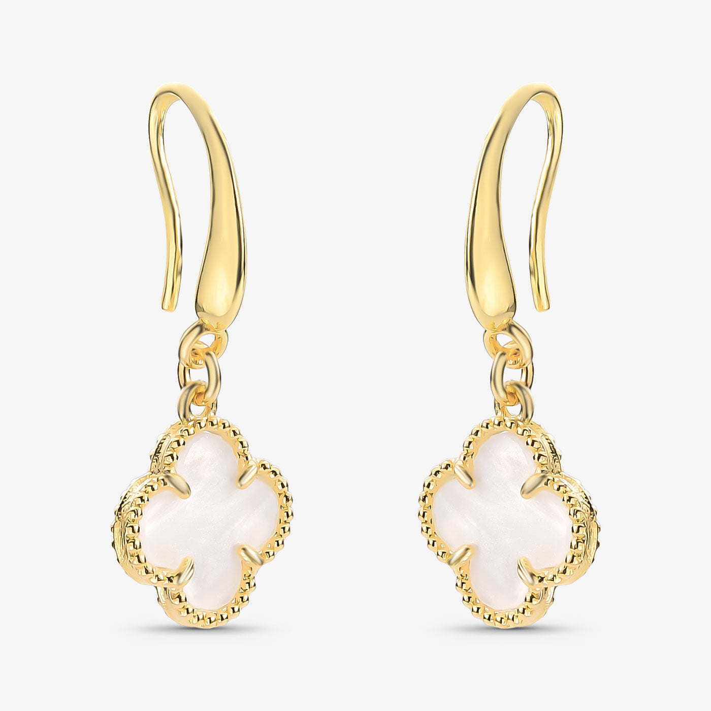 Brinco Trevo Branco Gancho Folheado a Ouro 18K