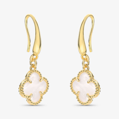Brinco Trevo Branco Gancho Folheado a Ouro 18K