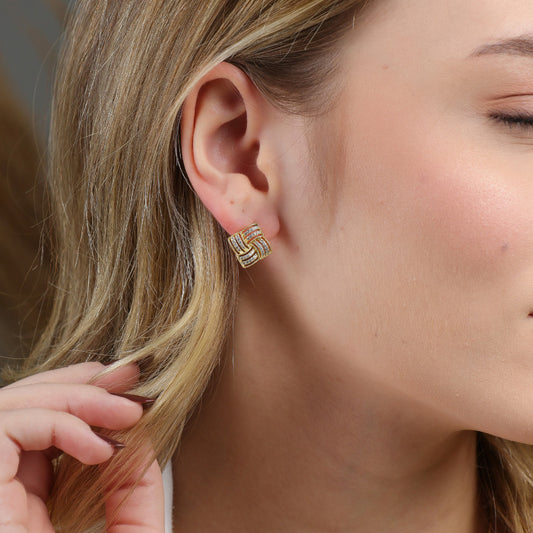 Brinco Quadrado Entrelaçado cravejado Folheado a Ouro 18k
