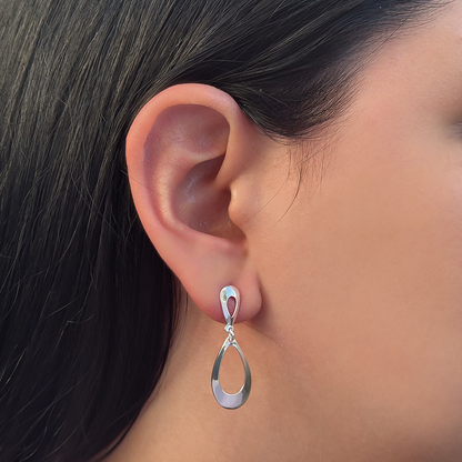 Brinco Gota Vazado Pendente Folheado a Prata