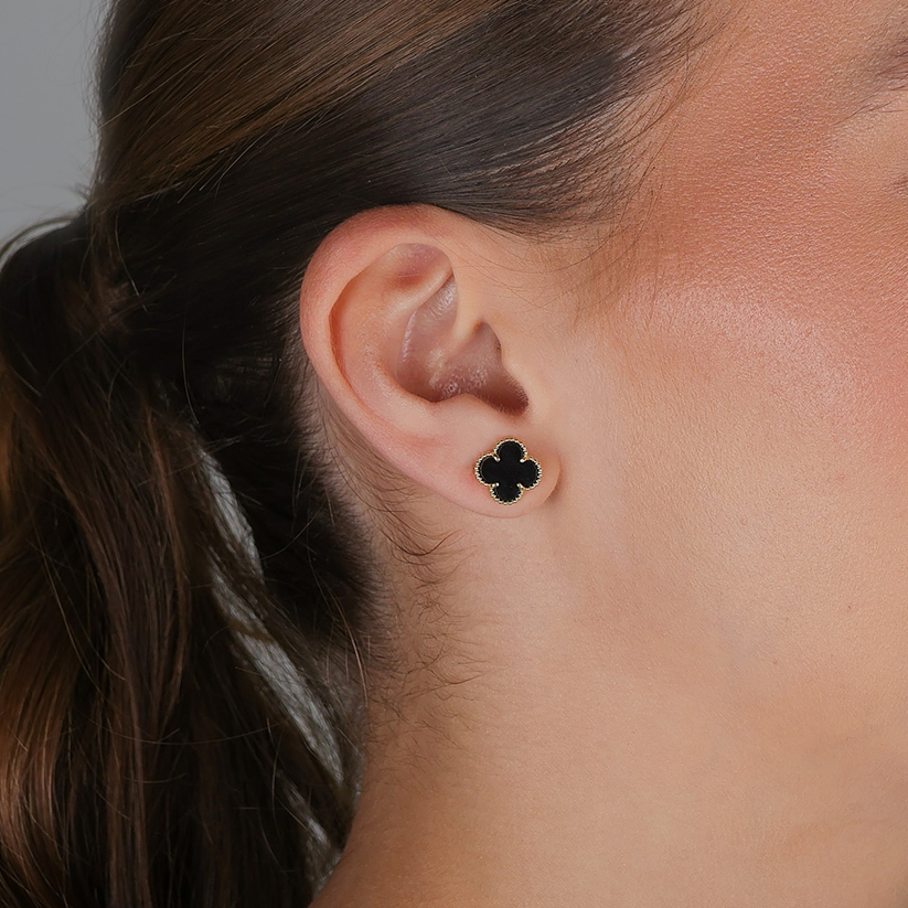 Brinco Trevo Preto Tarraxa Folheado a Ouro 18k