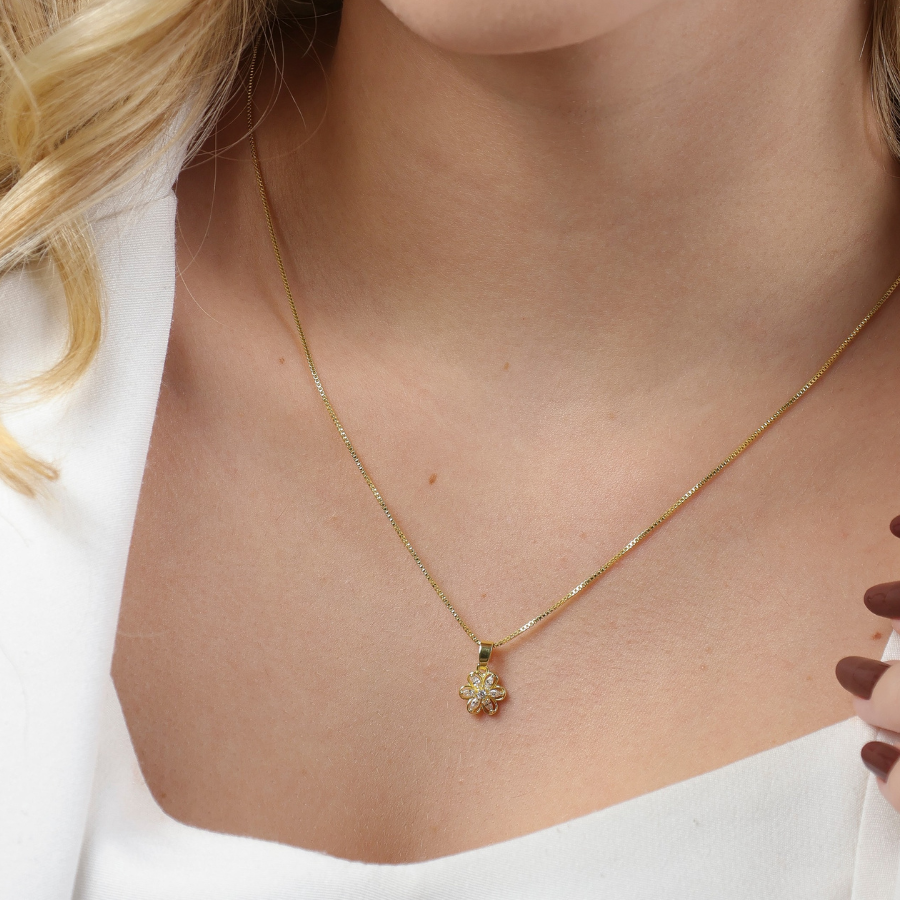 Colar Flor Pétalas de Cristal Folheado a Ouro 18k