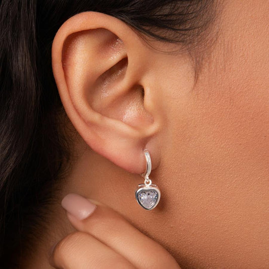 Brinco Argola Coração de Cristal Vazado Folheado a Prata