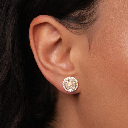 Brinco Flor Margarida Borda Cravejada Folheado a Ouro 18K