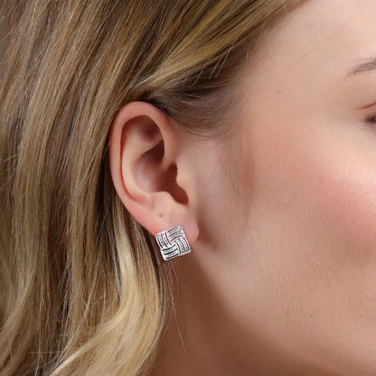 Brinco Quadrado Entrelaçado Cravejado Folheado a Prata