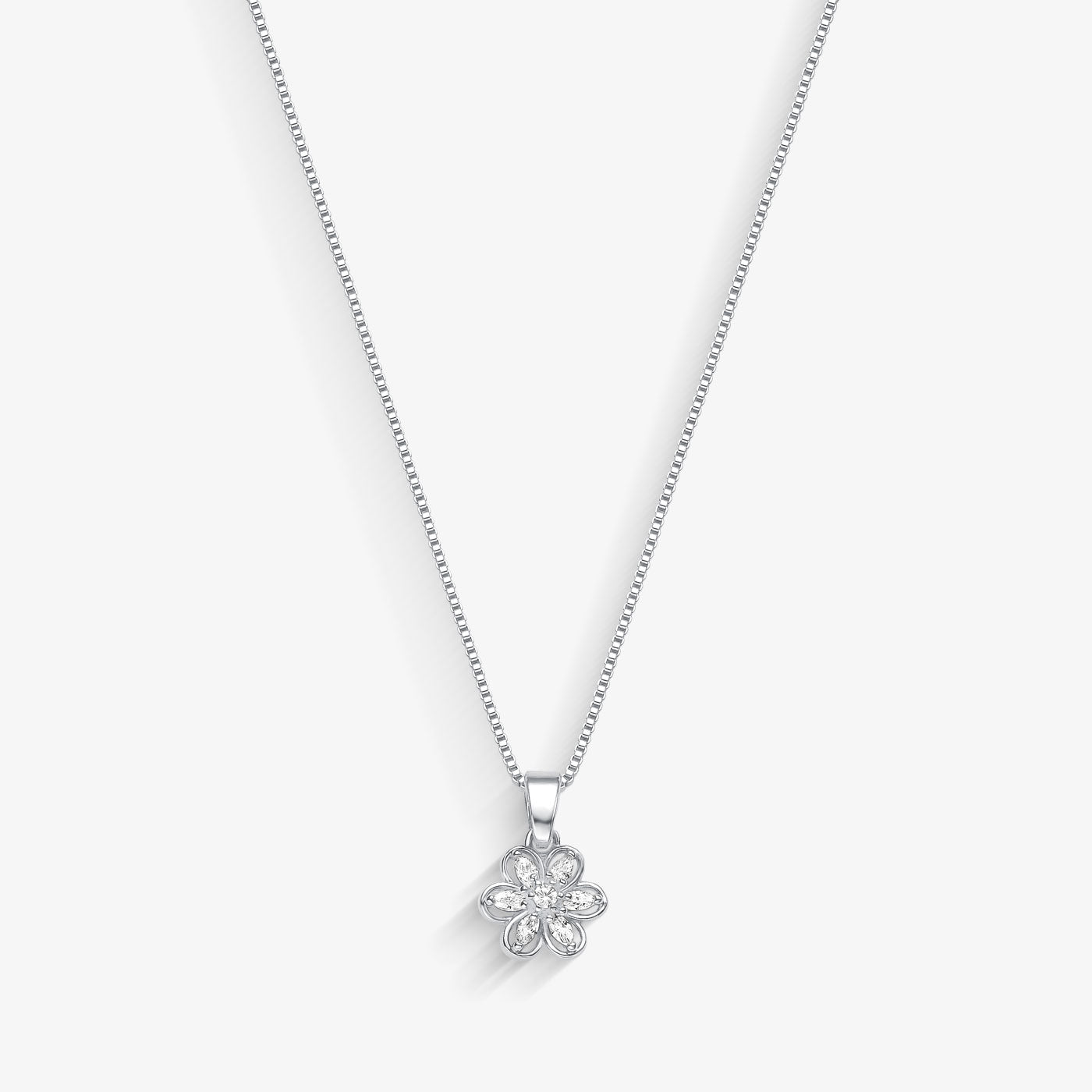 Colar Flor Pétalas de Cristal