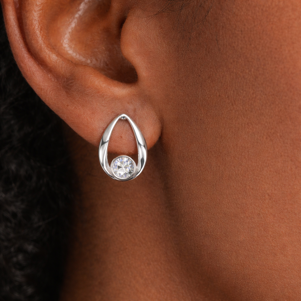 Brinco Ostra com Zircônia Redonda Folheado a Prata