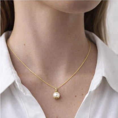 Colar Pingente de Pérola Onamentada com Flor Folheado a Ouro 18k