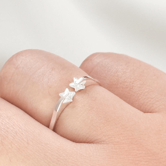 Anel Ester com Zircônias Folheado a Prata