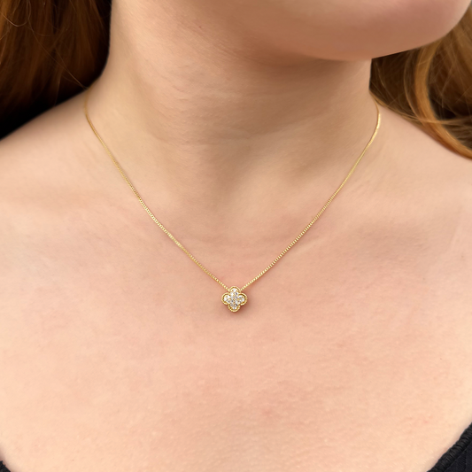 Colar Trevo Cravejado Embutido Folheado a Ouro 18k