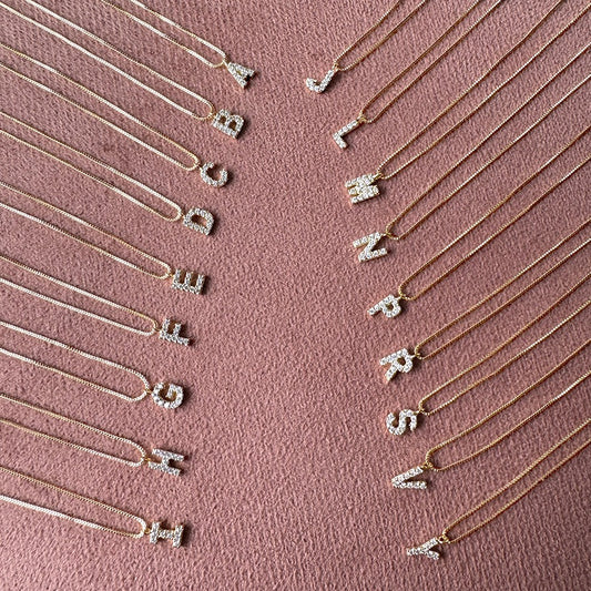 Colar Letra Cravejada Folheado a Ouro18k