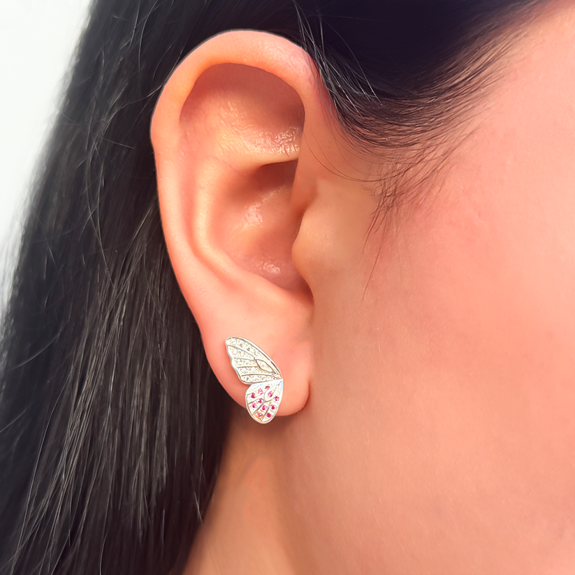 Brinco Asa de Borboleta Cravejada Folheado a Prata