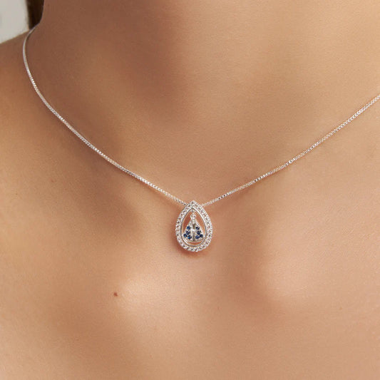Colar Gota Nossa Senhora Manto Azul Cravejado Folheado a Prata