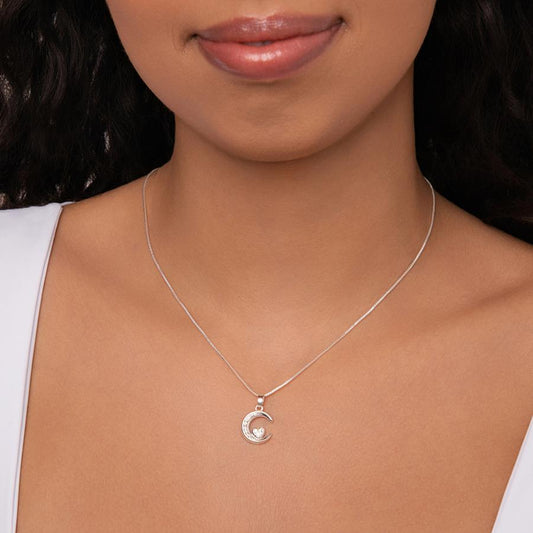 Colar Meia Lua Com Coração Folheado a Prata
