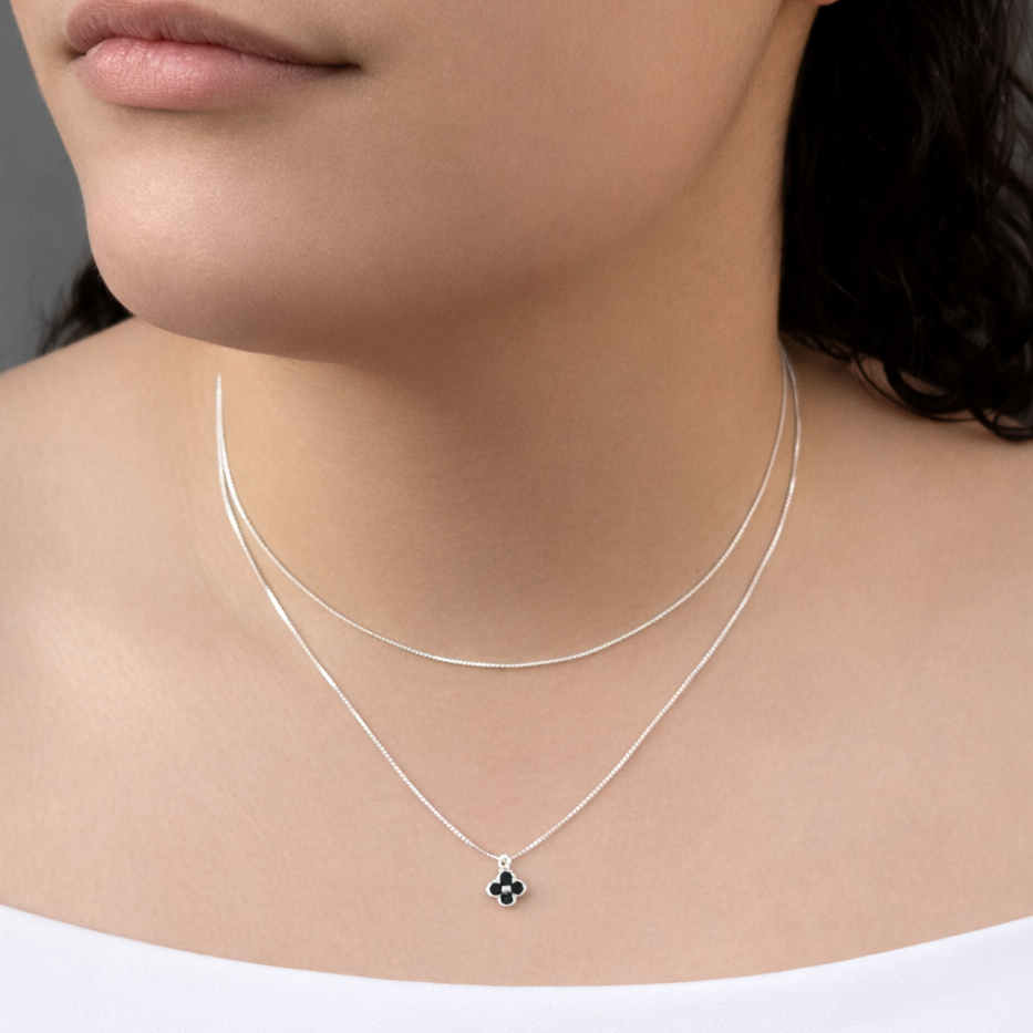 Colar Duplo Trevo Preto Folheado a Prata