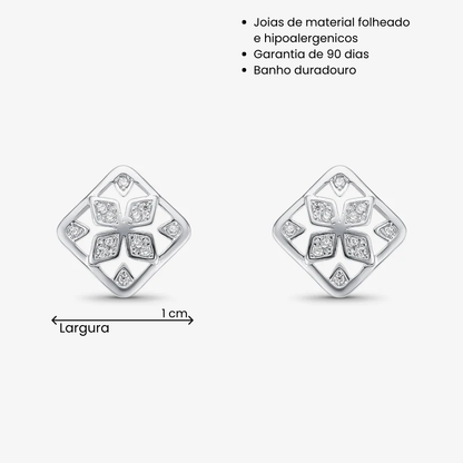 Brinco Quadrado com Flor Cravejada Folheado a Prata