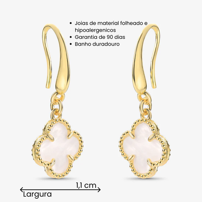 Brinco Trevo Branco Gancho Folheado a Ouro 18K