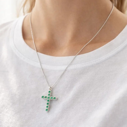 Colar Cruz Verde Borda Cravejada Folheado a Prata