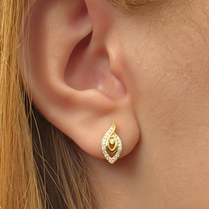 Brinco Olho de Gato Cravejado Folheado a Ouro 18k