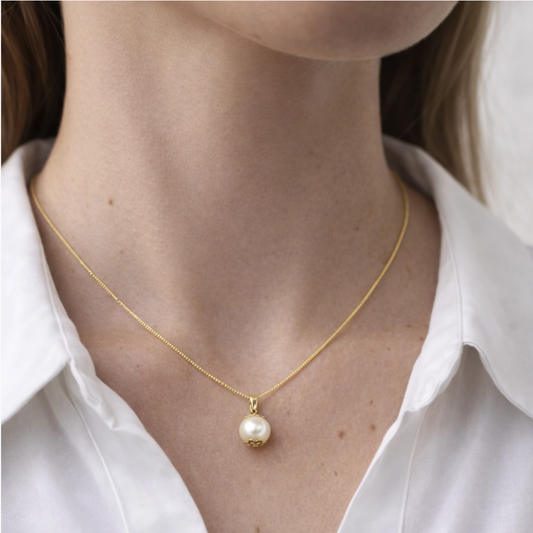 Colar Pingente de Perola Onamentada com Flor Folheado a Ouro 18k