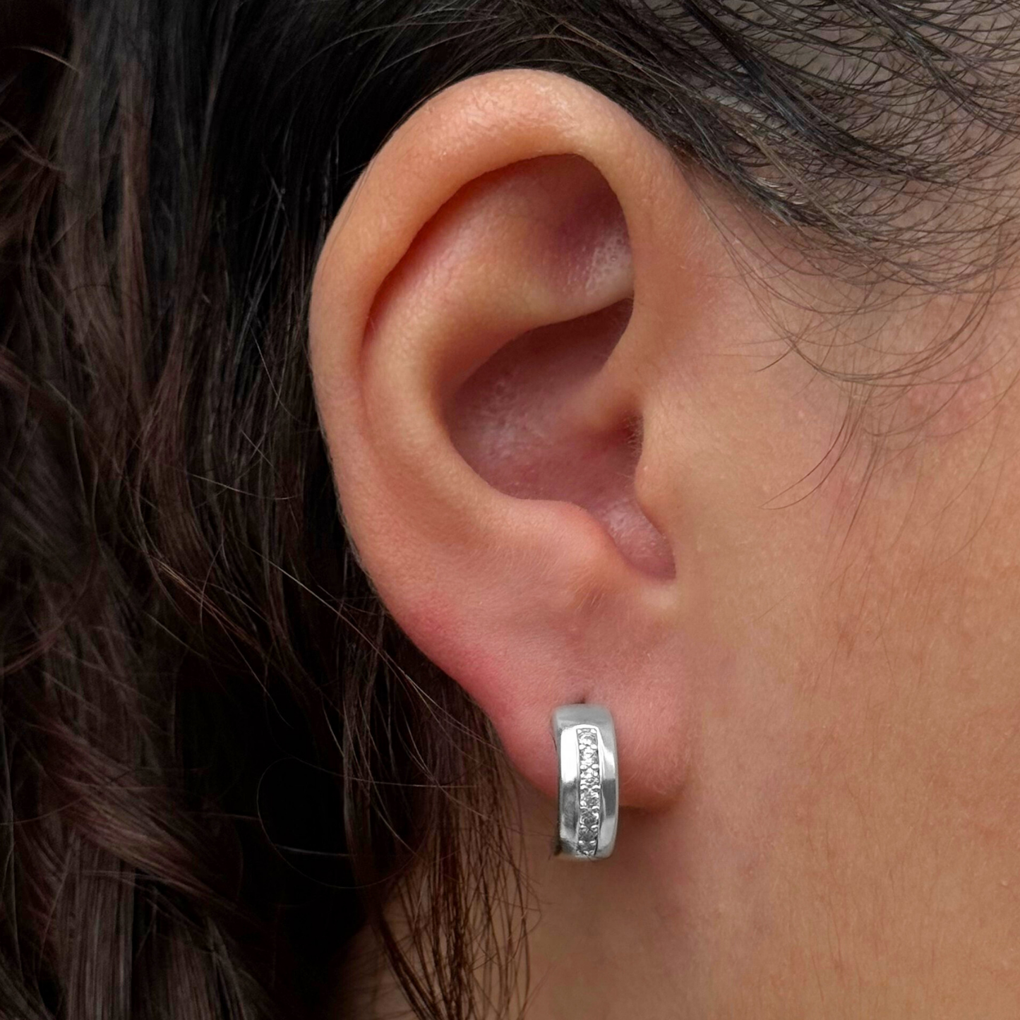 Brinco Argola linha de zircônia Folheado a Prata