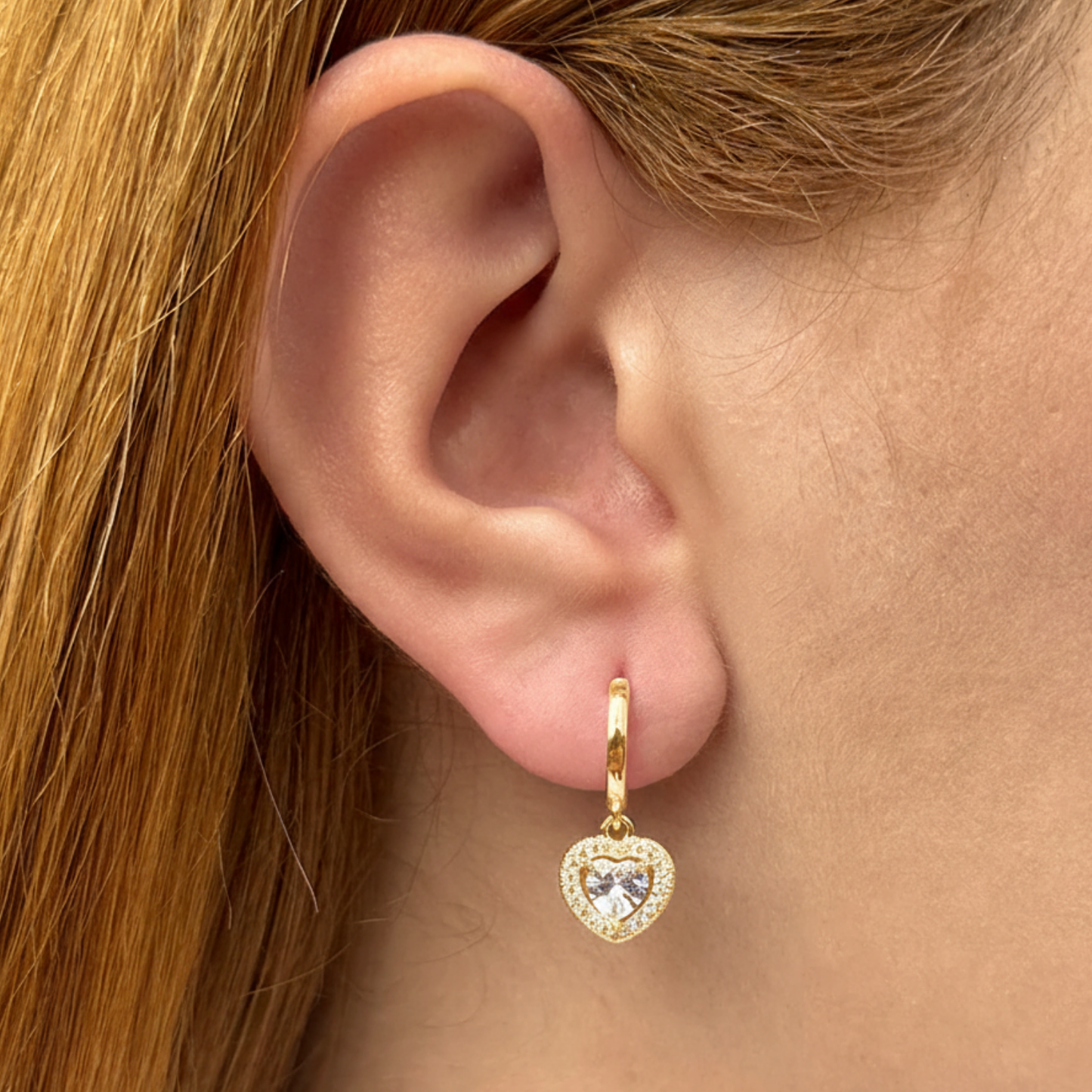 Brinco Coração Articulado Cravejado Folheado a Ouro18k