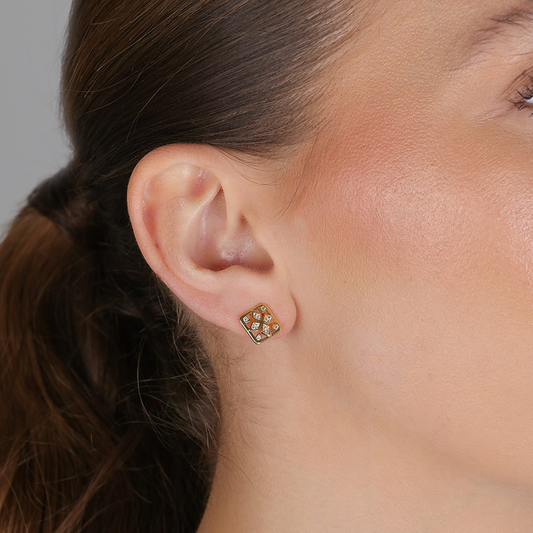 Brinco Quadrado com Flor Cravejada Folheado a Ouro 18K