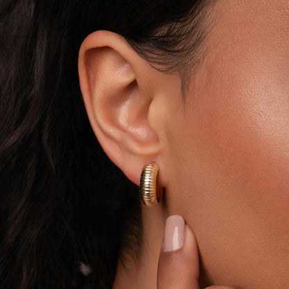 Brinco Argola Texturizada Folheado a Ouro 18k