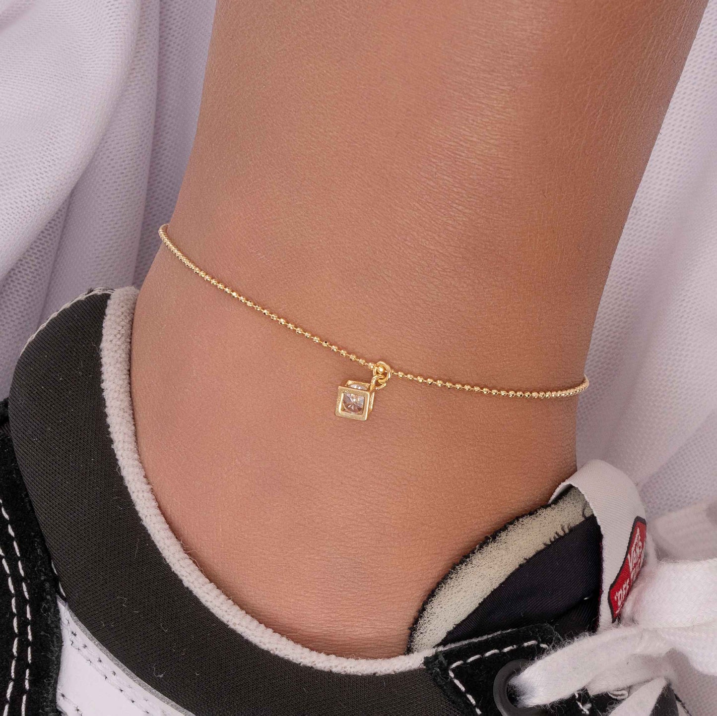 Tornozeleira Elo Mini Bolinha Pingente de Cubo Folheado a Ouro 18k