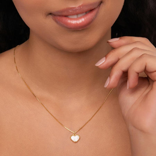 Colar Coração Resinado Branco Folheado a Ouro18k
