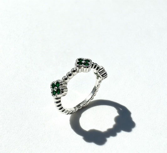 Anel Trevo Verde Folheado a Prata