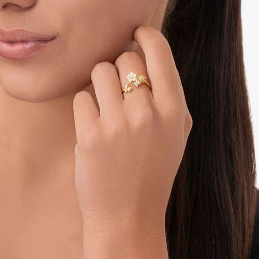Anel Regulável 3 Flores Cravejada com Borboleta Folheado a Ouro 18k