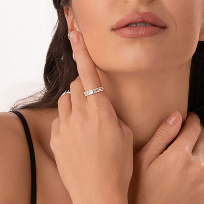 Anel Regulável Quadrados com Zircônia Love no meio Folheado a Prata